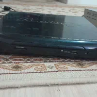 دوتا استند بهمراه دوتا دستگاه و تلویزیون