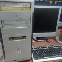 کامپیوتر روی میزی