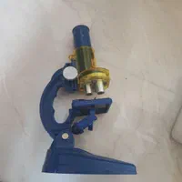 میکروسکوپ اسباب بازی