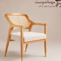 انباردار در کارخانه میز و صندلی سازی مهماندوست