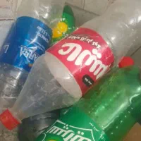 شیشه نوشابه وظرف پلاستیکی