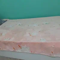 تخت تک نفره|تخت و سرویس خواب|پره‌سر, |دیوار