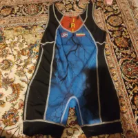 دوبنده یا لباس کشتی دو رو آبی و قرمز