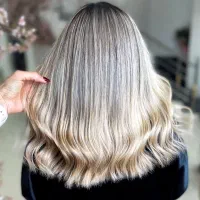 تخفیف ویژه برای خدمات رنگ و کراتین