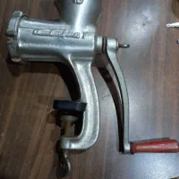 چرخ گوشت قدیمی دستی