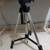 پایه دوربین قدیمی ولی در حد نو دلوکسی