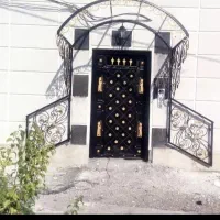 رنگ درب چوبی و فلزی،براق با دوام مثل روز اول|خدمات پیشه و مهارت|بستان آباد, |دیوار