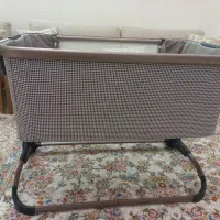 تخت کنار مادری چلینو