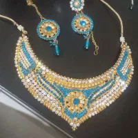 گردنبندواویز روی سر