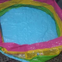 استخر بادی همراه با توپ