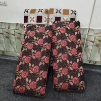 پشتی و چند تکیه دیگر وسیله خونه