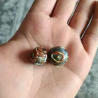 سنگ گبری و مهره های قدیمی