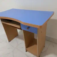 میز کامپوتر و زیر ال ای دی