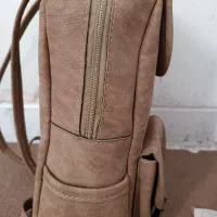 کیف،کوله پشتی کرم|کیف، کفش، کمربند|قم, مسجد امام حسن|دیوار