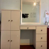 میز آرایشی و کمد