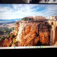 مانیتور 18 اینچ قابل حمل UPERFECT