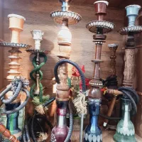 قلیون ومیز نیمکت