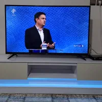 تلویزیون TCLو زیر تلویزیونی LED دار