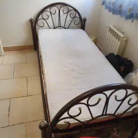 تختخواب فلزی یک نفره با خوشخواب و چوب لباسی|تخت و سرویس خواب|تهران, زنجان جنوبی|دیوار