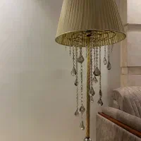 آباژور بسیار شیک پایه بلند کاملا نو و سالم|چراغ خواب و آباژور|ری, منصوریه منگل|دیوار