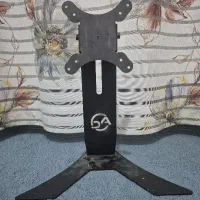 پایه ی نگه دارنده ی مانیتور