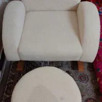 صندلی کوچک و پاخور