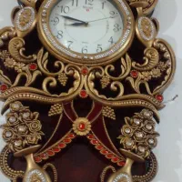 یک ساعت دیواری