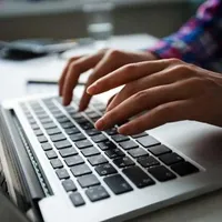 نیروی کار خانم برای کافی نت