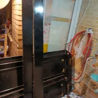 تخت دونفره چوبی بزرگ|تخت و سرویس خواب|فولادشهر, مسکن مهر فولادشهر|دیوار