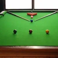 کارمند باشگاه بیلیارد