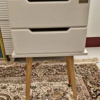 میز کنار سالنی