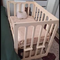 تخت نوزاد در حد نو