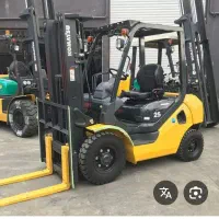 نیرو ماهر کار با دستگاه تزریق تولید سبد