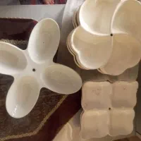 ظرف چینی.گل مصنوعی.گلدان سفالی روی دیوار