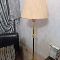 آباژور و میز