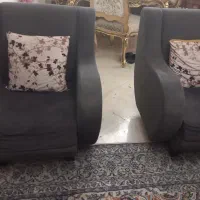 مبل راحتی همراه میز وسط و عسلی