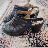 کفش|کیف، کفش، کمربند|مسجد سلیمان, |دیوار