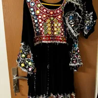 پیراهن محلی به همراه شال