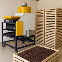 دم گیری و پاک کردن کشمش|خوردنی و آشامیدنی|قوچان, |دیوار