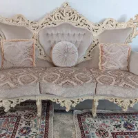 مبلمان سلطنتی ۹نفره و میزنهارخوری ۶نفره.