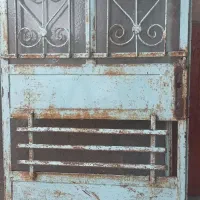 در آهنی وویترین