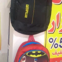 یک نفر خانم فروشنده در نوشت افزار تک شیفت