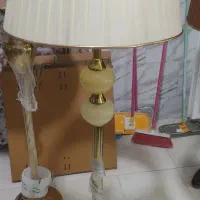 آباژور ایستاده