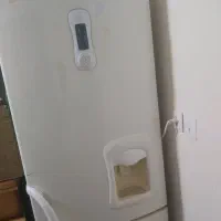 یخچال فریزالجی سالم تاحالایکبارم تعمیرنرفته