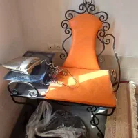 صندلی و میز تلفن