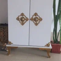 جاکفشی و اینه و میز