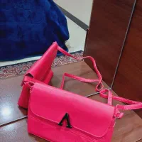 تعدادی کیف زنامه و مردانه و کمربند|کیف، کفش، کمربند|شیراز, بعثت|دیوار