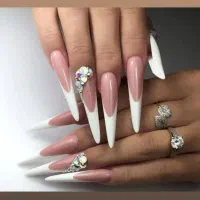 آموزش و خدمات کاشت ناخن