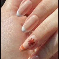 اینجا بحث سر زیبایی ناخن هاته