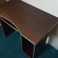 میزتحریر و کامپیوتر